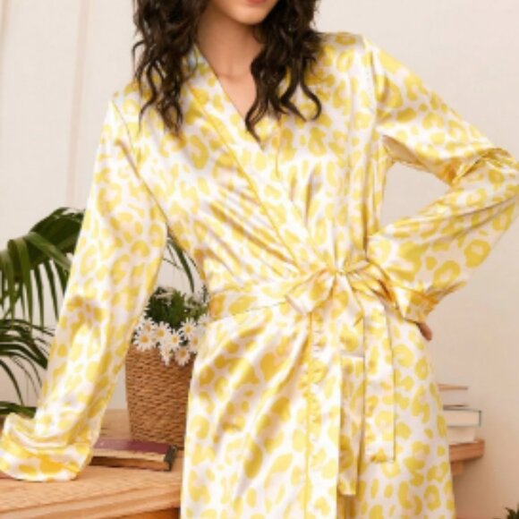 NEW Yellow Leopard Print Satin Robe - Picture 3 of 3